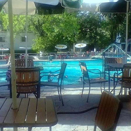 Hotel Balneario Tzindejeh Tasquillo Bagian luar foto